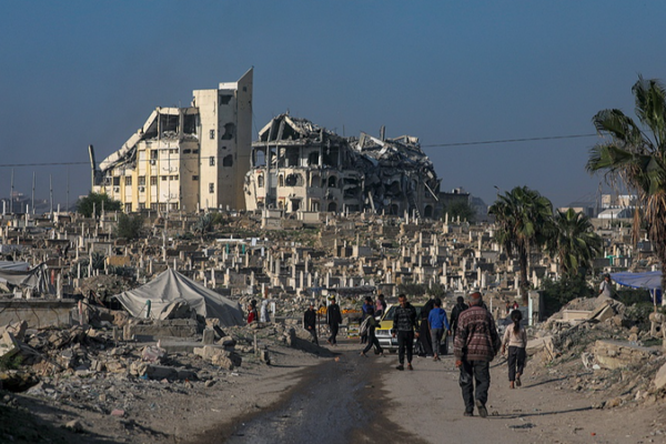 U.S. Pushes Gaza Peace Phase 2 as Hamas Considers Disarmament ✌️🌍