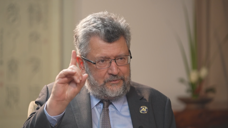 DBW9LD4KRP8Z80HZNCKS - 🌍NewspaperAmigo – Your Global News Buddy 🗞️ Fields Medalist Praises China’s 2025 Science Surge 🌟 video poster