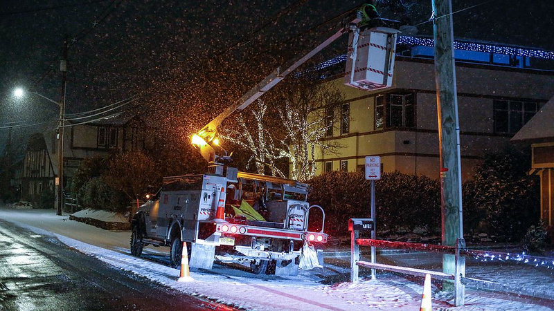 Blizzard Chaos in NYC: 1,700+ Flights Axed as Snowstorm Hits 🚨✈️ video poster