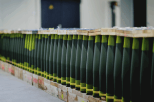 U.S. Dominates Global Arms Revenue in 2024: SpaceX Joins Top 100 🚀💵