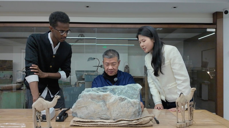 Jade Unity: China-Somalia Bond Sculpted in Stone 🪨✨ video poster