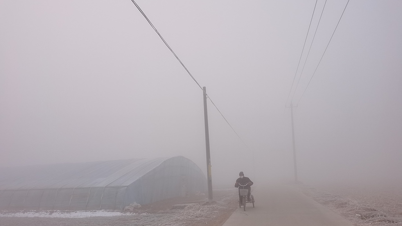 China Issues Yellow Fog Alert: Travel Disruptions Expected 🌫️🚗