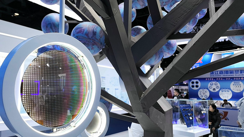 China Slams U.S. Over 2027 Semiconductor Tariffs 🚨🌏