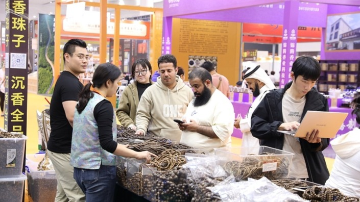 China Boosts Middle East Ties as 2025 Closes 🌏✨ video poster