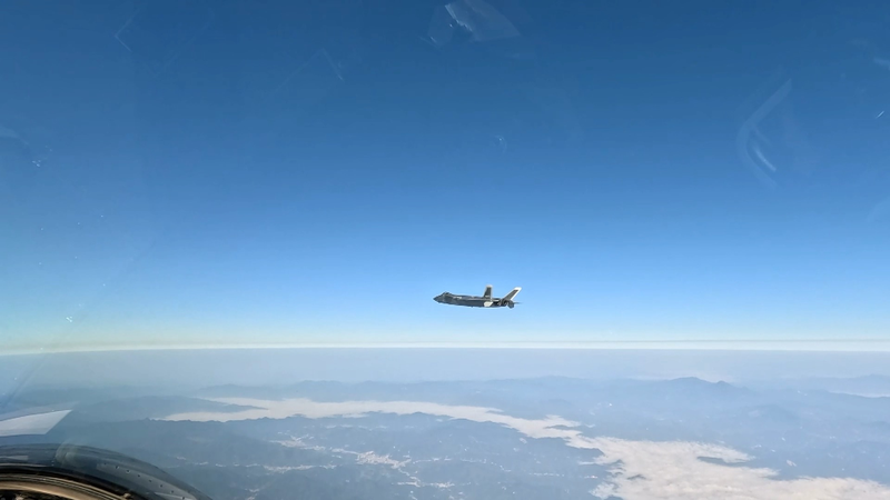 QUPOHWPJKWA5YHAJ7H51 - 🌍NewspaperAmigo – Your Global News Buddy 🗞️ PLA Releases 2025 Taiwan Strait Drills Footage 🚨🇨🇳 video poster