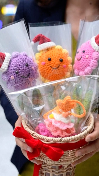 QZUK8DO0UH1U441HV6FD - 🌍NewspaperAmigo – Your Global News Buddy 🗞️ Hong Kong Holiday Fair Supports Fire Victims with Eco-Friendly Flair 🌟 video poster