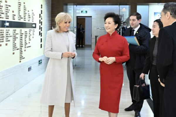 Peng Liyuan and Brigitte Macron Spotlight Cultural Ties in Beijing 🎭 video poster
