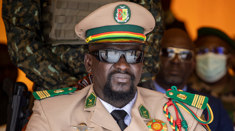 Guinea's Military Leader Leads Presidential Race Amid Controversy 🗳️