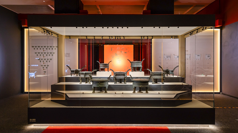 UU6CVFG28N1YXIT5P9NE - 🌍NewspaperAmigo – Your Global News Buddy 🗞️ Ancient Treasures Unearthed: 2,200-Year-Old Chu Dynasty Artifacts Shine in Beijing 🏛️✨ video poster