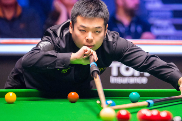 Pang Junxu Stuns Snooker Legend Williams in UK Championship Upset 🌟🎱