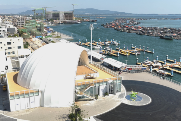 Hainan's Lingshui Danjia Art Museum Bridges Past & Future 🎨🌊