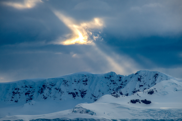 China’s Antarctic Telescope Wraps 2025 Night Sky Mission 🌌