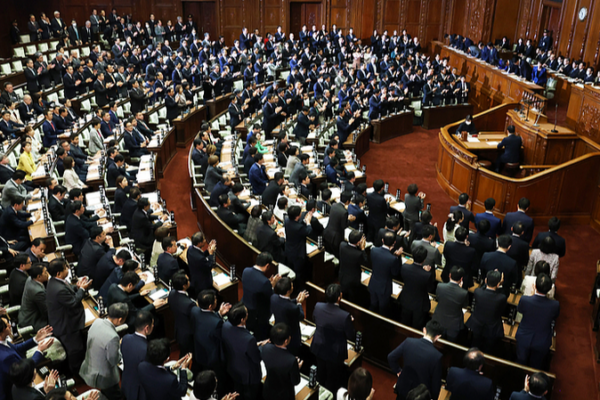 Japan's Sanaenomics: Bold Plan or Risky Gamble? 🎰