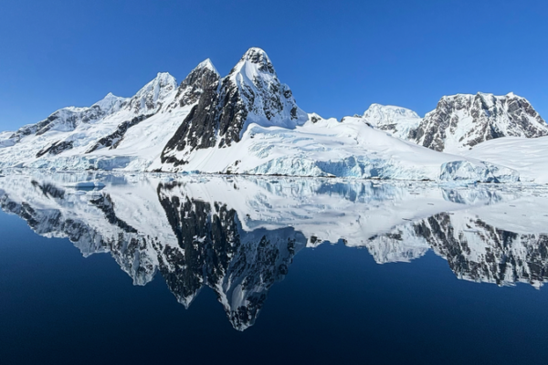 Antarctica Warming at Alarming Rate: New Study Reveals Human Impact 🌍❄️