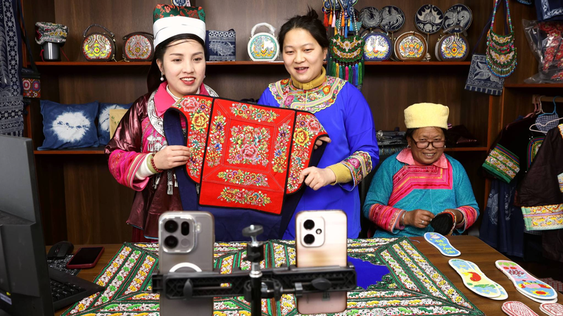 Live Shopping Boosts Guizhou’s Ethnic Embroidery in 2026 🌐✨