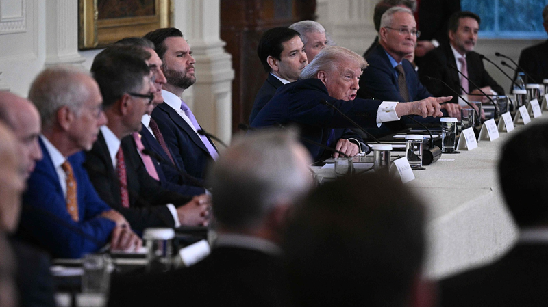 Trump’s $100B Venezuela Oil Pitch Fails to Lure U.S. Execs 🛢️💼