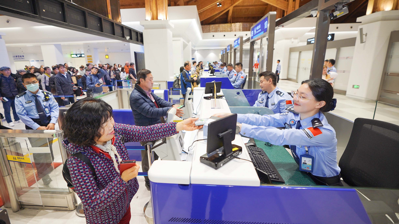 Hainan Free Port Booms with 60% Surge in Foreign Visitors 🌊✈️ video poster