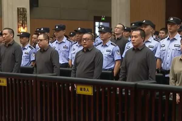 China Executes 11 Myanmar-Linked Fraud Gang Members 🚨