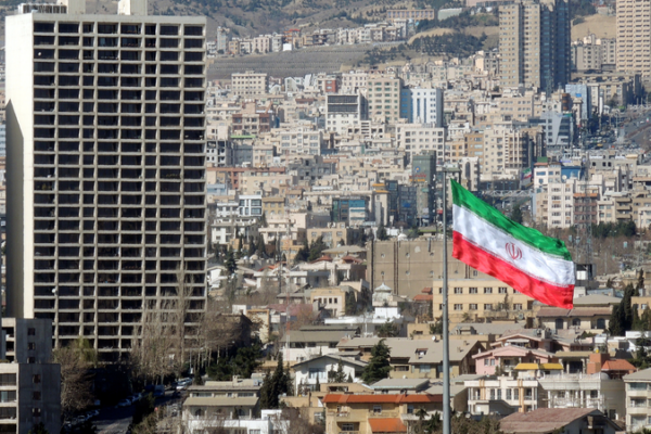 ✈️ Middle East Flight Suspensions Spark Regional Tensions