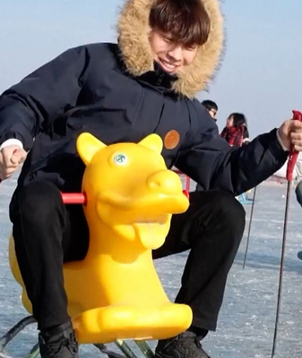 Xinjiang's Bosten Lake Becomes Ultimate Winter Playground ❄️🏔️ video poster