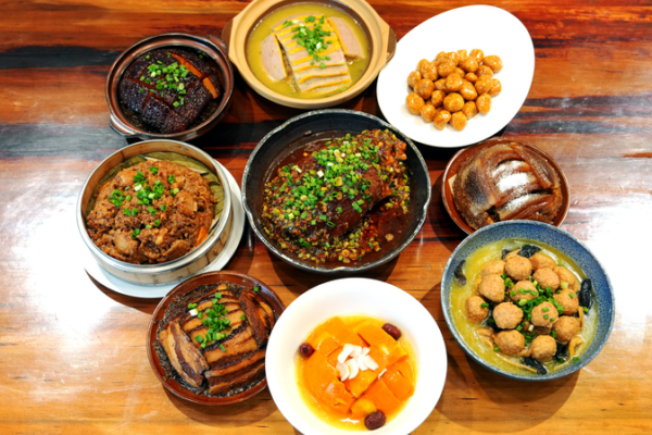 Chengdu's Nine-Bowl Feast Craze Ahead of 2026 Spring Festival 🌟🥘