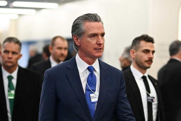 Newsom Claims Trump Blocked His Davos Speech Amid Tensions 🌍🗣️