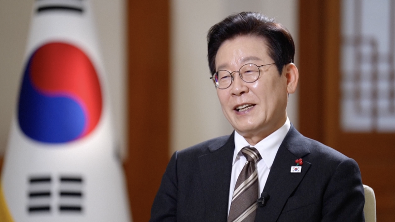 9GB67P1O336DEW1EXU1Q - 🌍NewspaperAmigo – Your Global News Buddy 🗞️ ROK President Lee Jae Myung Charts Path for China Ties in 2026 Visit 🌏 video poster