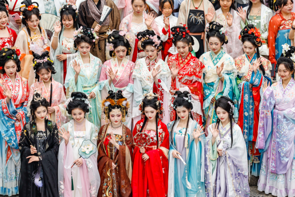 🇨🇳👗 China Chic: How Fashion Fuels Cultural Confidence in 2026