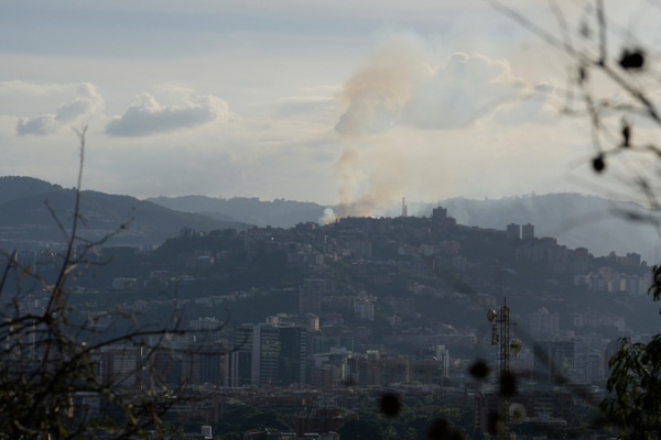 US Air Strikes in Venezuela Kill 40, Maduro Captured 🚨