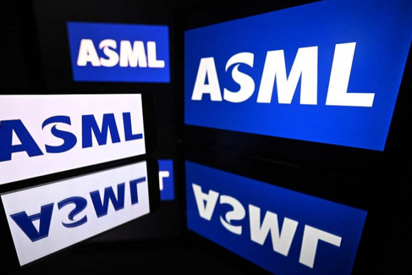 ASML Bets Big on China Market Despite Tech Export Curbs 🌏💡