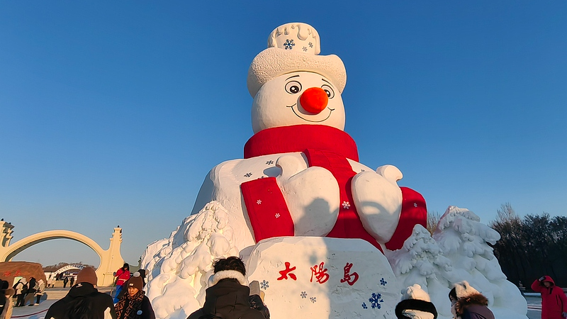 Harbin’s Giant Snowman Steals the Show at 38th Snow Expo ❄️👑 video poster