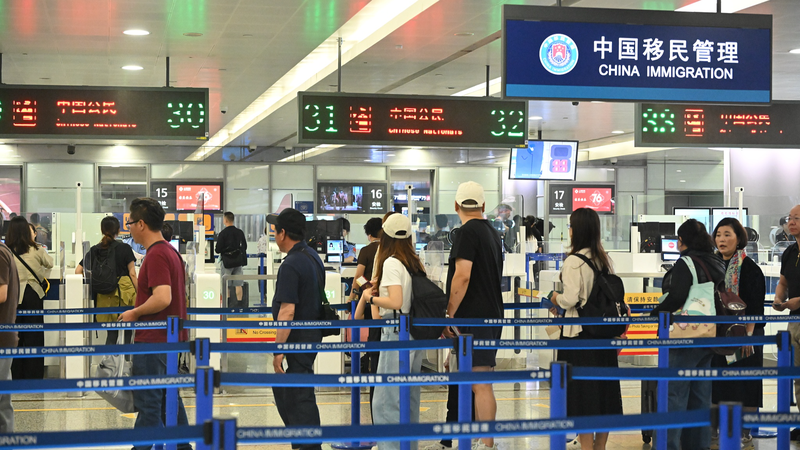 EZBC6IXFWX41TD8VTOO0 - 🌍NewspaperAmigo – Your Global News Buddy 🗞️ China's Cross-Border Travel Hits Record 697M in 2025 🚀🌏