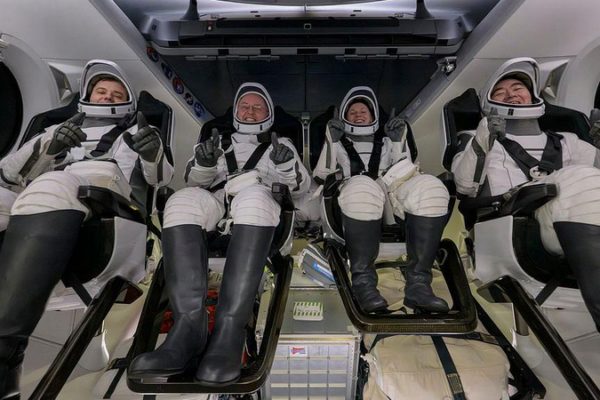 Historic ISS Medical Evacuation: Crew Safely Returns to Earth 🌍🚀