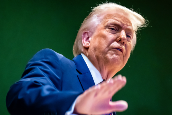 Trump Revokes Canada's Board of Peace Invitation Amid Tensions 🌎💥