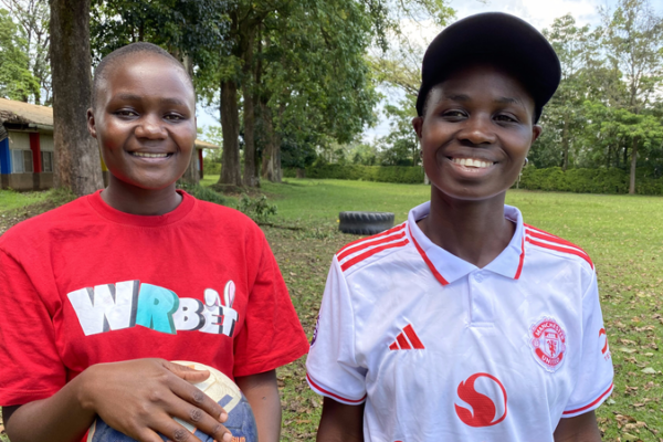 Sign Language Interpreter Bridges Worlds with Empathy 🌍✋