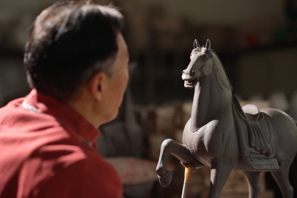 Father-Son Duo Revive Ancient Tang Pottery Ahead of 2026 Lunar New Year 🏺✨