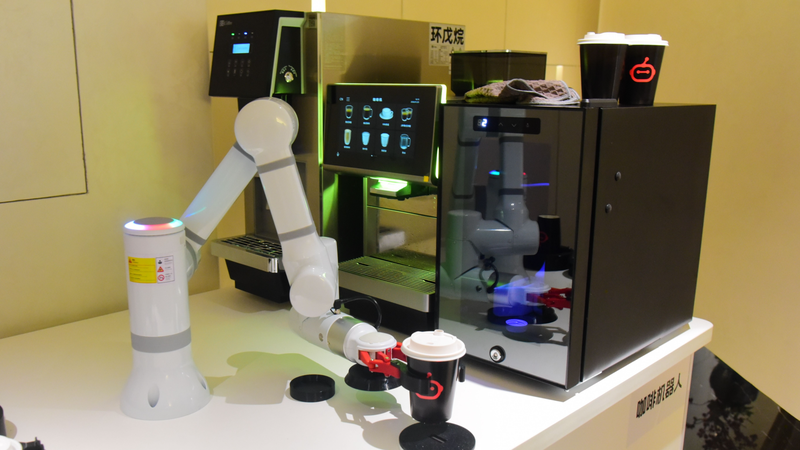 KE5MN7ZUBTX6GC86MNMH - 🌍NewspaperAmigo – Your Global News Buddy 🗞️ Hangzhou Debuts AI Robot Restaurant Blending Tech & Tradition 🌏🤖