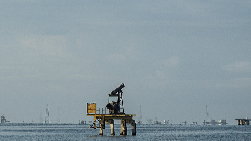 Trump Claims Venezuela to Transfer 50M Oil Barrels to US 🌍⛽