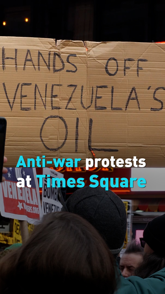 OEA3VDJARQA7Y3E683RW - 🌍NewspaperAmigo – Your Global News Buddy 🗞️ Times Square Erupts in Protest Against U.S. Military Moves in Venezuela 🌍✊ video poster