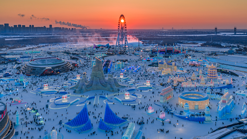 OHCCBRZK4D7ZSP0GIFR6 - 🌍NewspaperAmigo – Your Global News Buddy 🗞️ Harbin’s Ice Wonderland Lights Up 2026 Winter 🌨️✨ video poster