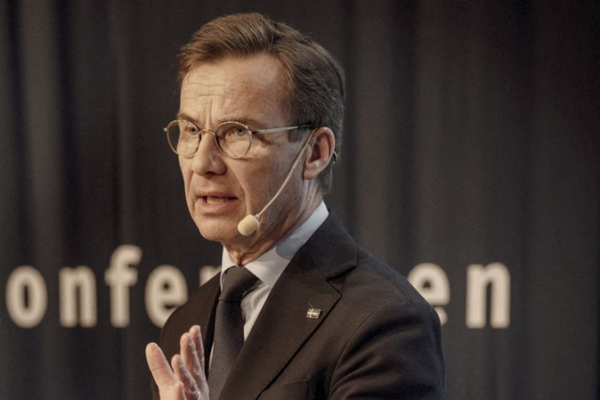 Swedish PM Calls for EU Unity Amid Arctic Tensions 🌍❄️