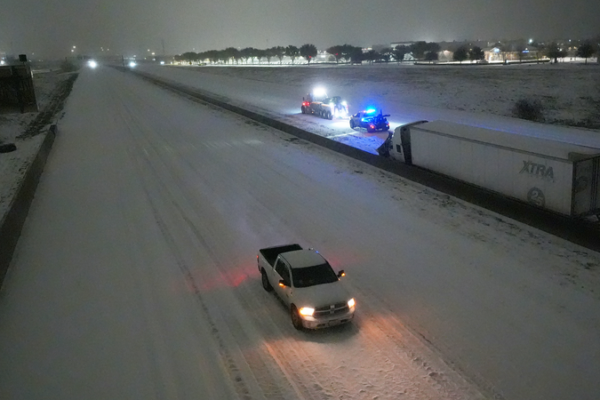 Monster Winter Storm Paralyzes U.S.: 217K Lose Power, Flights Grounded 🌨️✈️