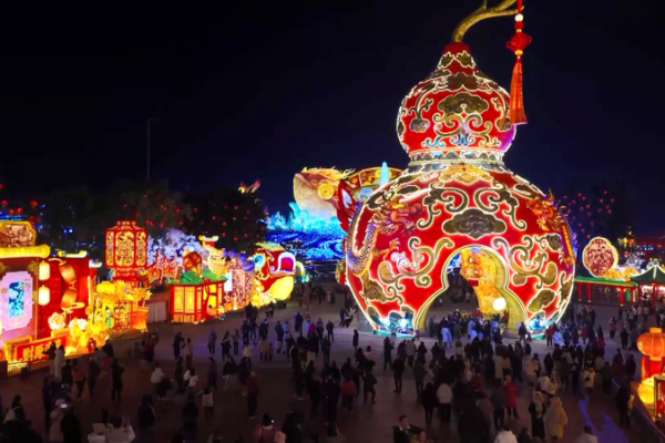 Extended 2026 Spring Festival Sparks Travel Boom 🌍✈️ video poster