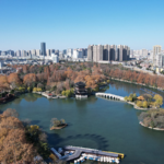 S3XAFNI1N1W7ZP3JTD8C - 🌍NewspaperAmigo – Your Global News Buddy 🗞️ Hefei's Xiaoyaojin Park Blends History & Festivity for 2026 Spring Festival Gala 🌸🏮 video poster