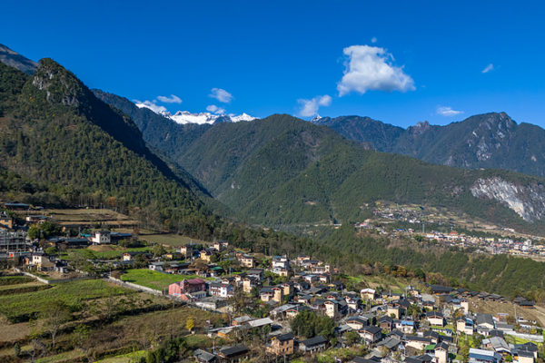 Yunnan Wildfire Enters Third Day as Crews Battle Tough Terrain 🌲🔥