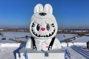 Labubu Snow Sculpture Debuts in Harbin’s Winter Wonderland! ⛄️🎨