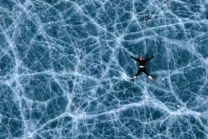 Frozen Wonder: Blue Ice Lake Draws Crowds to Tibet’s Qiongmu Gonga