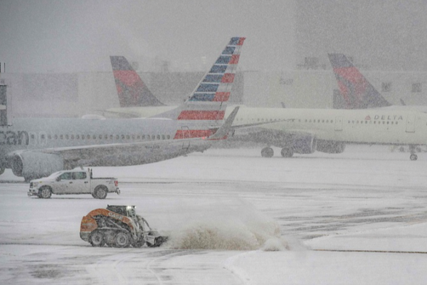Winter_Storm_Chaos__14_Dead__Thousands_of_Flights_Grounded_in_U_S_