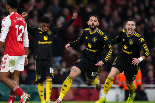 Premier League Shakeup: Man Utd Stun Arsenal, Villa Rise 🏆⚽