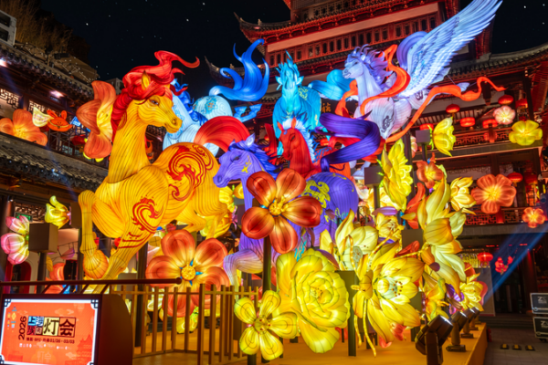 ✨ Shanghai's Yuyuan Lantern Festival Lights Up 2026 with Franco-Chinese Flair 🐎 video poster
